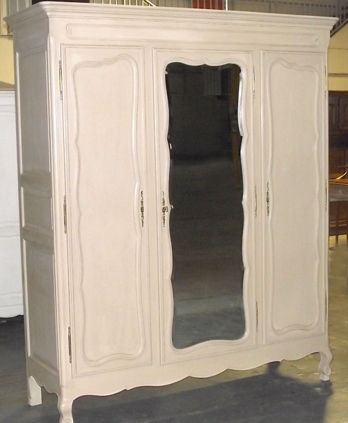 FRENCH PROVENCAL STYLE 3 DOOR ARMOIRE